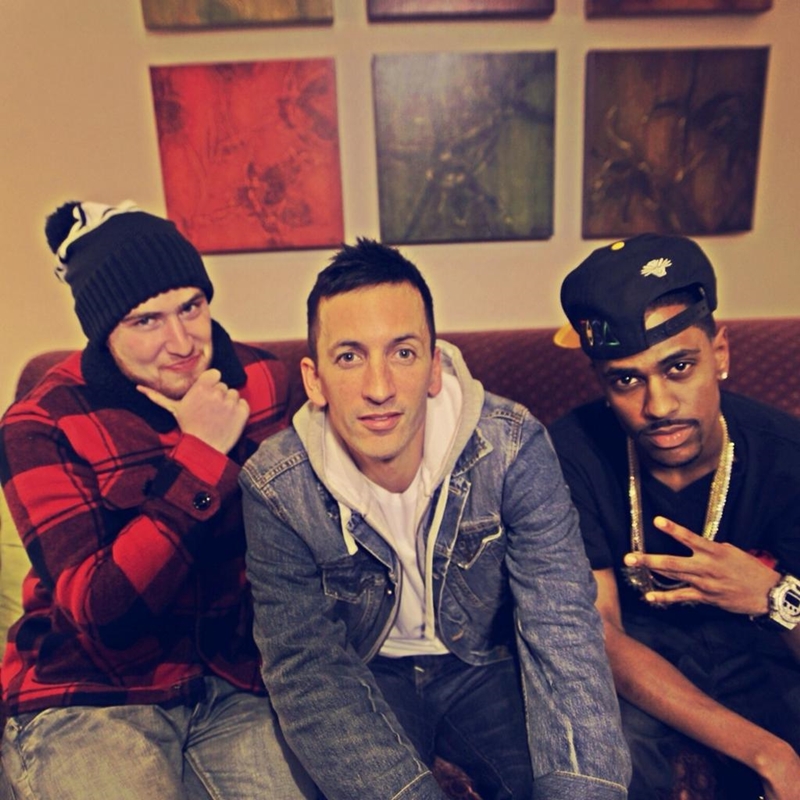 On the set of Big Sean, Mike Posner and Clinton Sparks "Ambiguous" Music Video
Twitter @ClintonSparks
