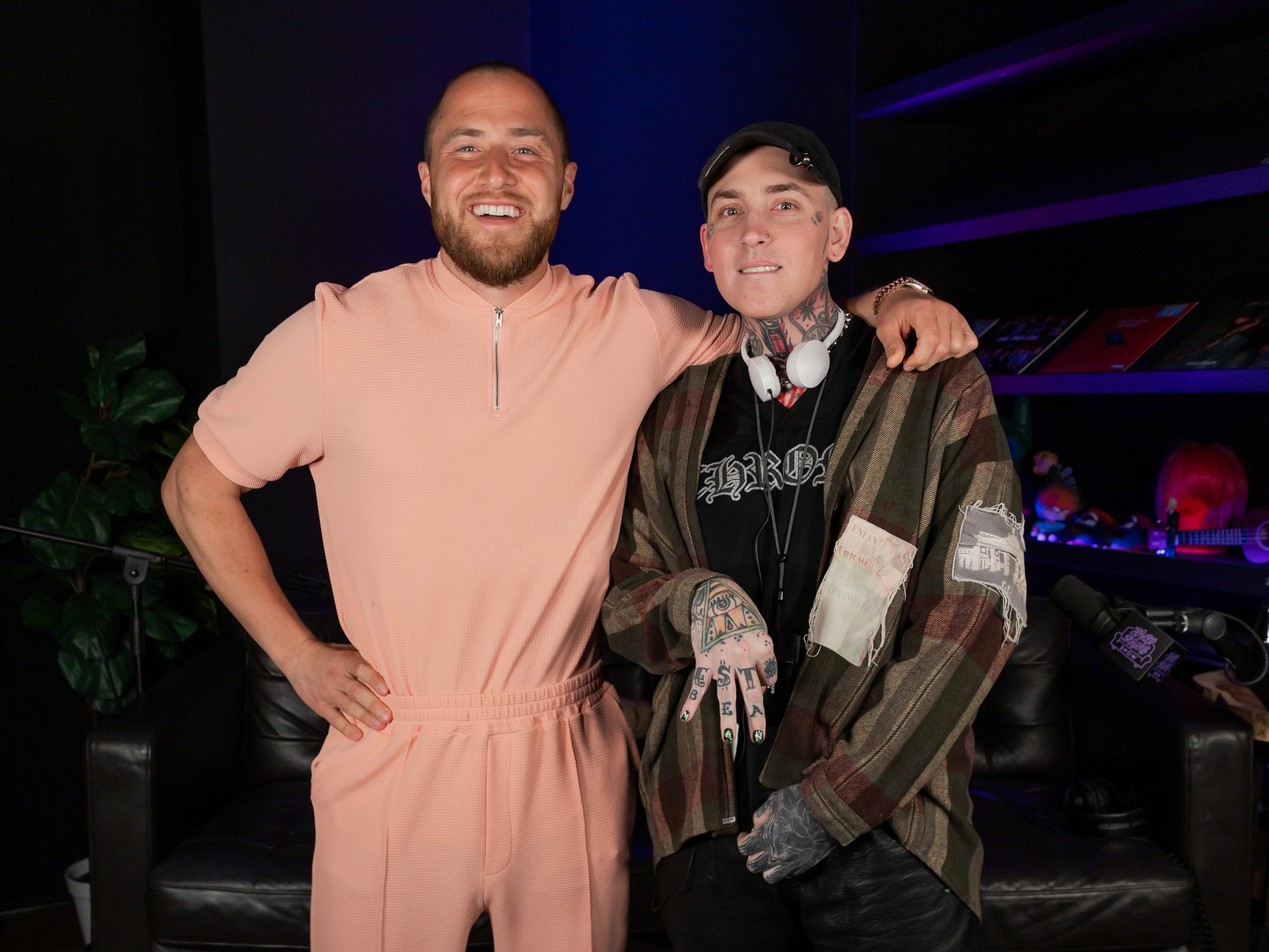 Mike Posner and Matthew "blackbear" Musto (Mansionz) visit the Zach Sang Show to talk about their new album Mansionz 2.
