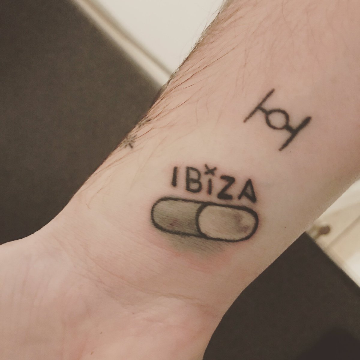Jamie Eastlake's Tattoo Inspired by Mike Posner's "I Took A Pill In Ibiza" (November 2017)
Jamie Eastlake's Tattoo Inspired by Mike Posner's "I Took A Pill In Ibiza" (November 2017)