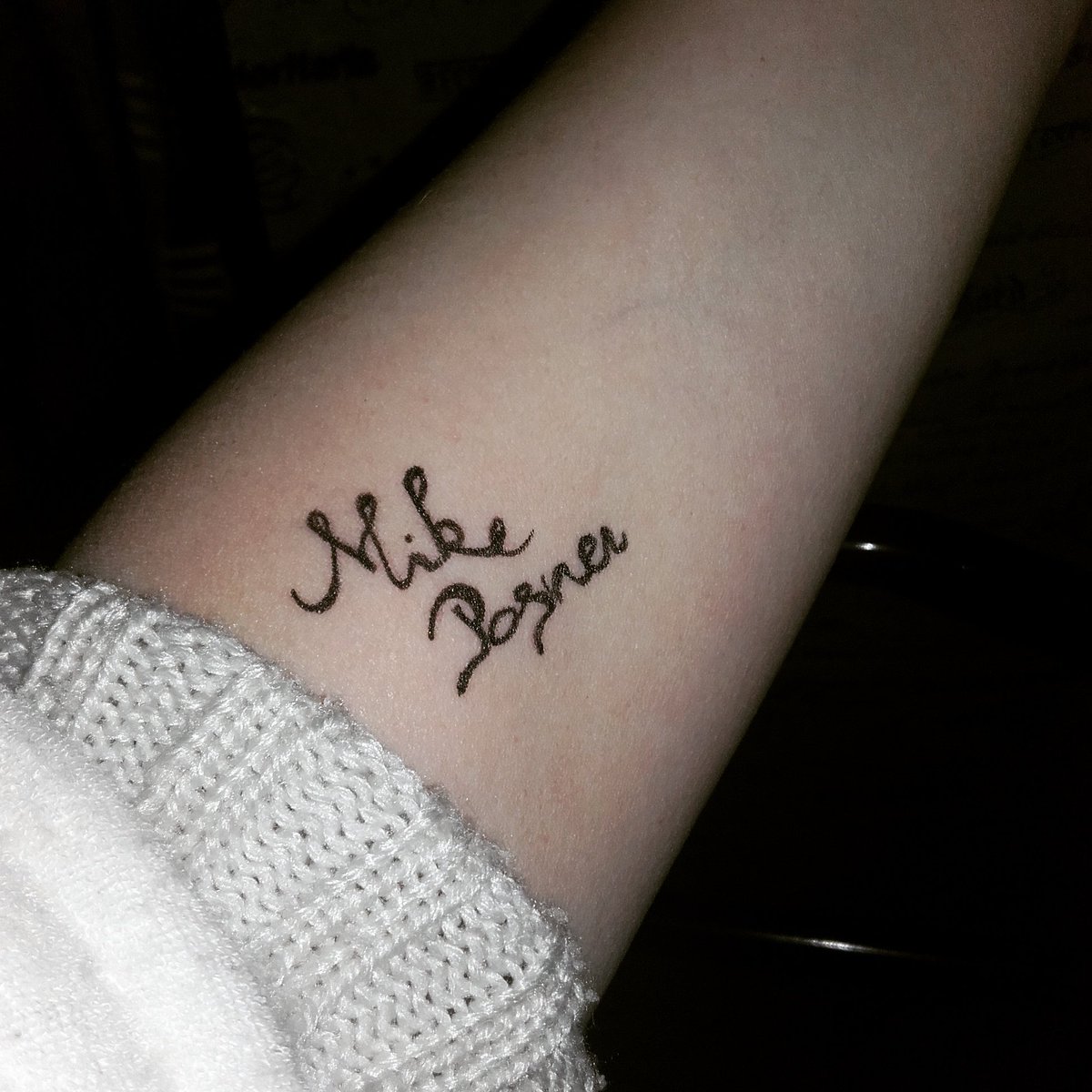 Niki Domeny's Tattoo Featuring Mike Posner's Name (January 2017)
twitter.com/nikidomeny
