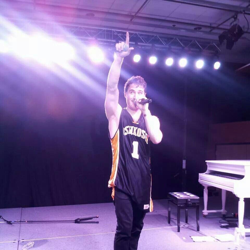 Mike Posner performing at Bye Gosh Fest 2014 at UW Oshkosh in Oshkosh, WI 5/8/14
twitter.com/FabryHannah
