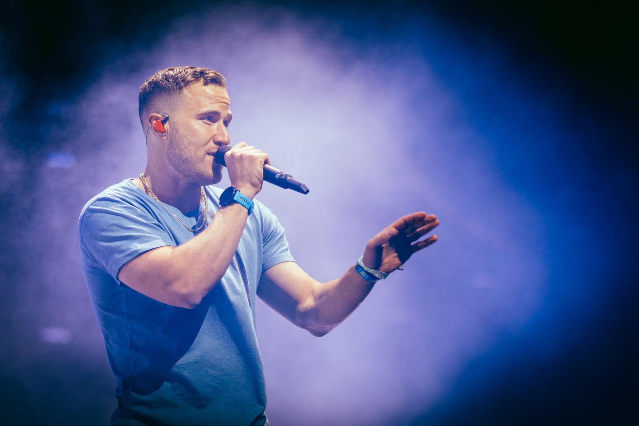 Mike Posner joins Big Sean onstage at 2022 Coachella to perform "Cooler Than Me"
