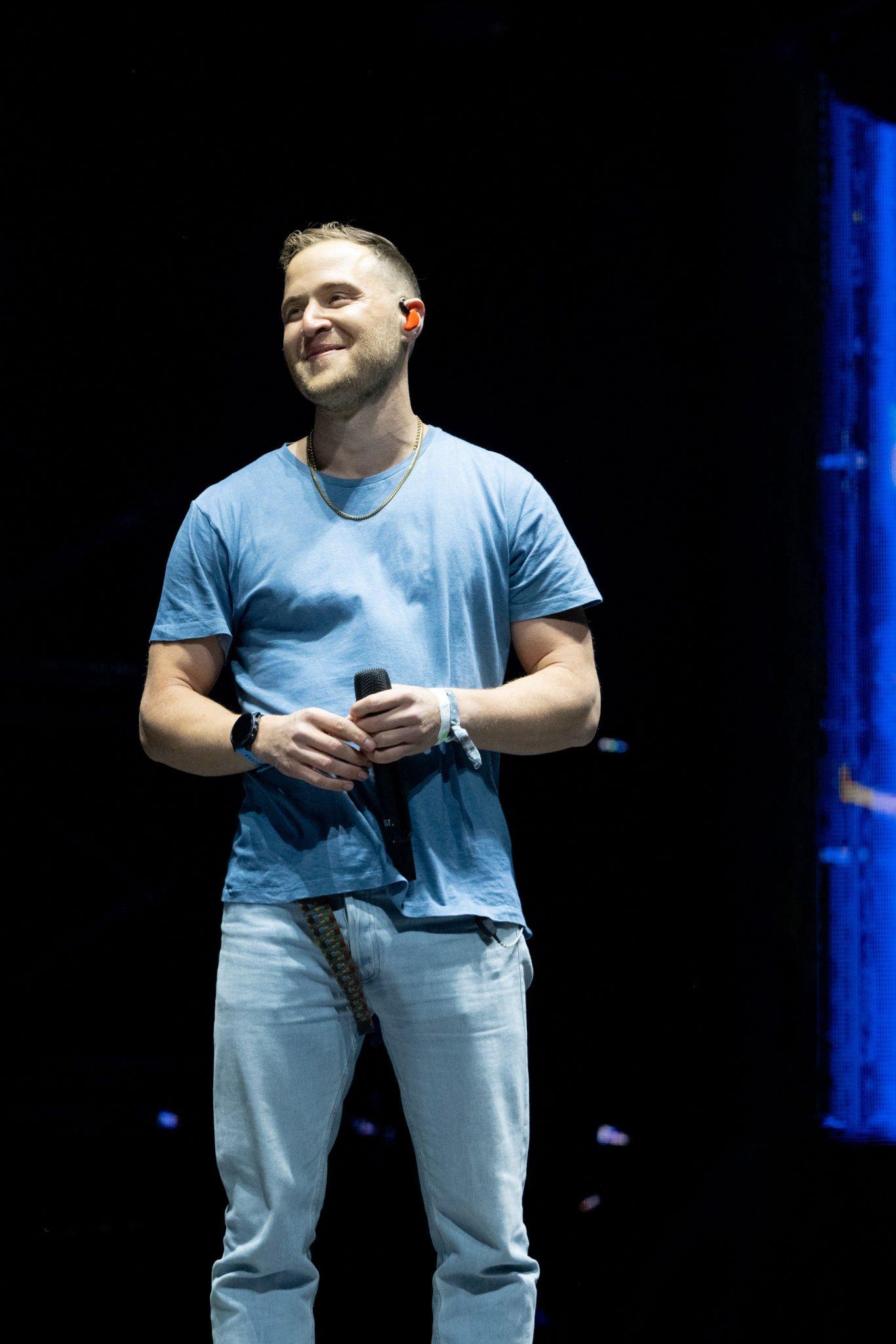 Mike Posner joins Big Sean onstage at 2022 Coachella to perform "Cooler Than Me"
