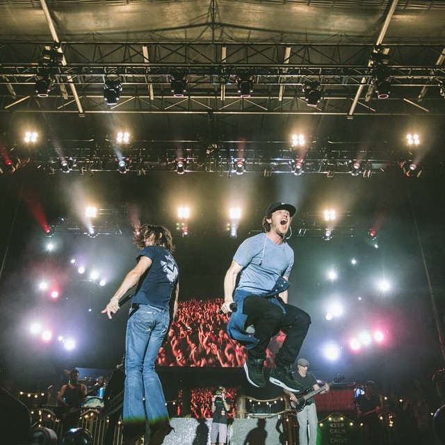 Mike Posner and Jake Owen performing "Cooler Than Me" at Beach Party 2014 in Nashville, TN 8/18/2014
instagram.com/mikeposner
