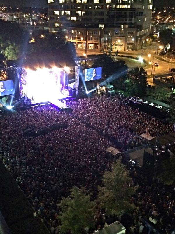 The Full Crowd at Jake Owen's Beach Party 2014 in Nashville, TN 8/18/2014
twitter.com/Bradley_Collins
