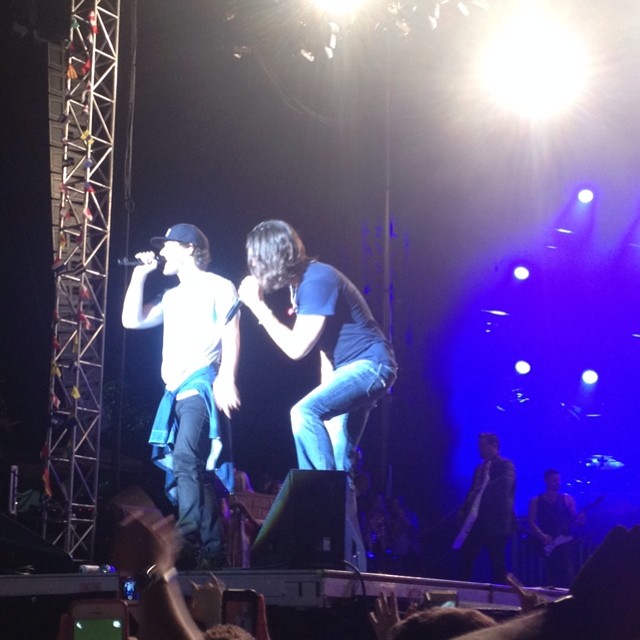 Mike Posner and Jake Owen performing "Cooler Than Me" at Beach Party 2014 in Nashville, TN 8/18/2014
instagram.com/cameronbdavidson
