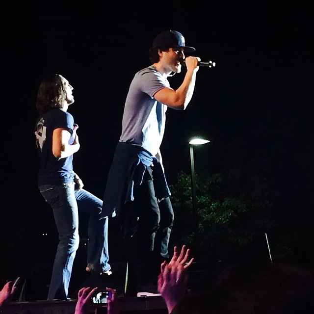 Mike Posner and Jake Owen performing "Cooler Than Me" at Beach Party 2014 in Nashville, TN 8/18/2014
instagram.com/baileylew4
