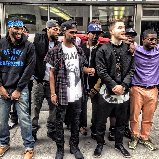 Big Sean, Mike Posner, and all of Finally Famous crew at Lafayette Coney Island - Detroit, MI 9/21/13
Instagram @earllymac
