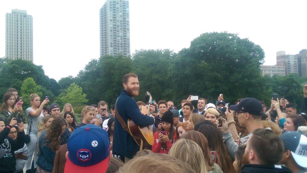 Mike Posner performing at Lincoln Park in Chicago, IL July 8, 2015
twitter.com/RockstarDJTRE
