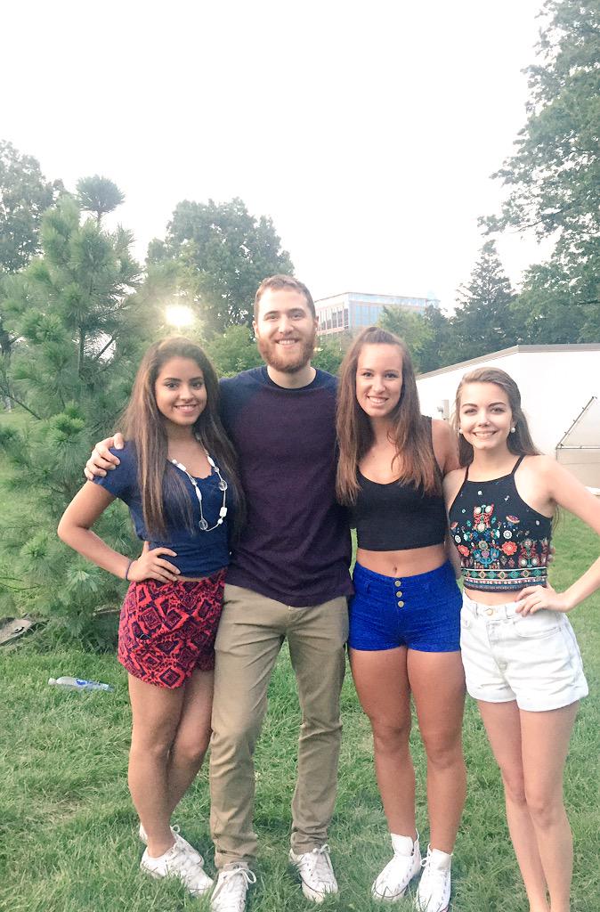 Mike Posner at Shaw Park in Clayton, MO July 3, 2015
twitter.com/Nadizzle_17
