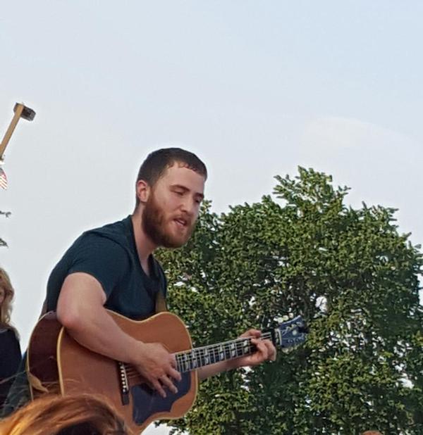 Mike Posner performing at Edgewater Park in Cleveland, OH July 6, 2015
twitter.com/Girltalklol22
