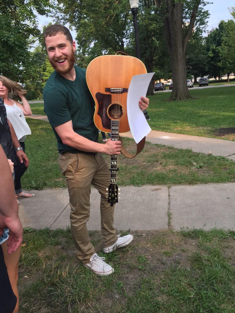 Mike Posner at Goodale Park in Columbus, OH July 5, 2015
twitter.com/Melo687
