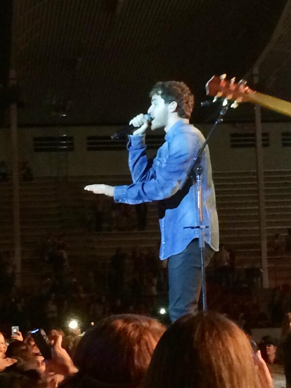 Mike Posner performing with Jake Owen on the Days of Gold Tour in Greeley, CO 6/27/14
Twitter @asosliam
