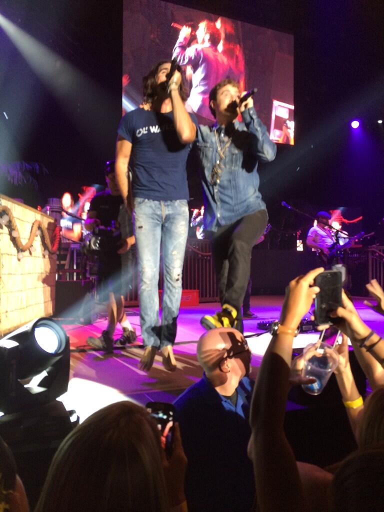 Mike Posner performing with Jake Owen on the Days of Gold Tour in Park City, KS 6/29/14
Twitter @Channel963
