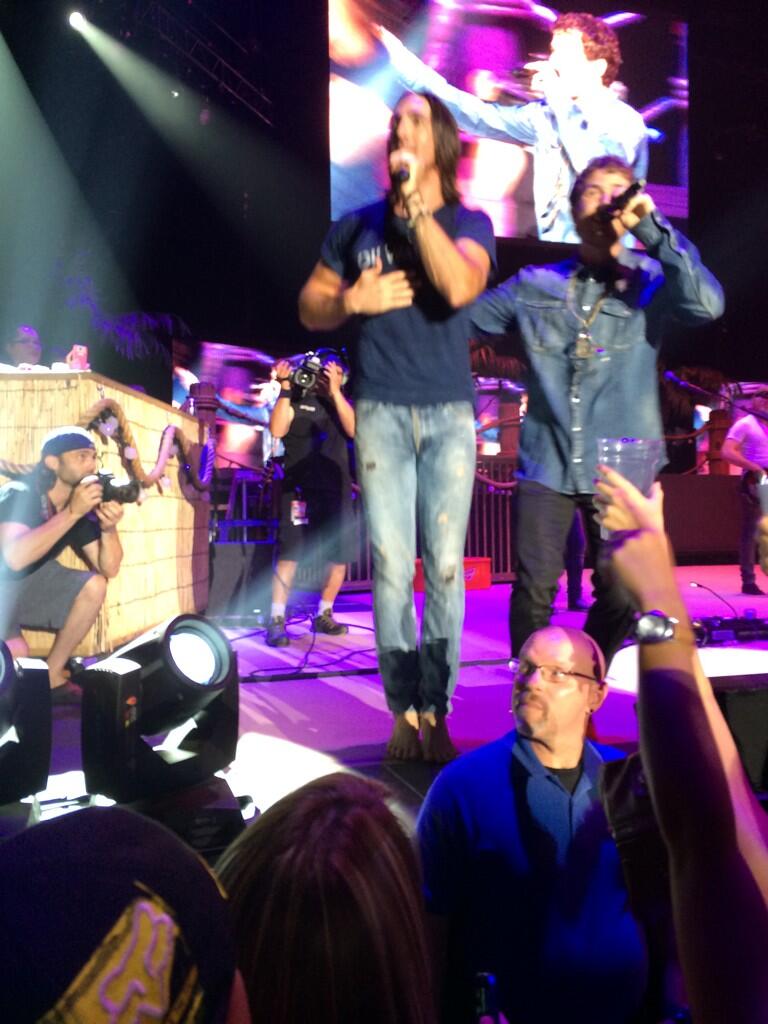 Mike Posner performing with Jake Owen on the Days of Gold Tour in Park City, KS 6/29/14
Twitter @Channel963
