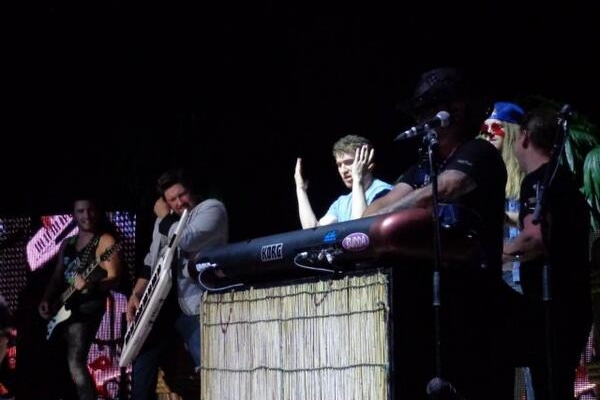 Mike Posner performing with Jake Owen on the Days of Gold Tour in Park City, KS 6/29/14
Twitter @Rach08
