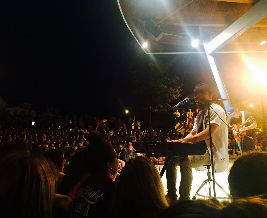 Mike Posner performing at ArtStreet Amphitheatre in Dayton, OH September 28, 2015
instagram.com/pinnella_ice
