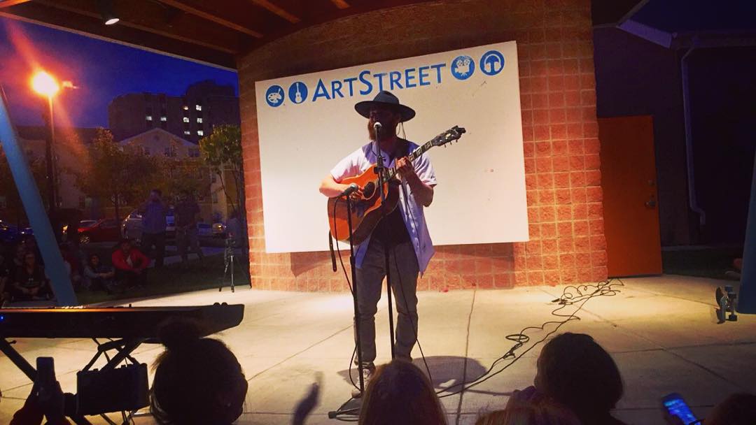 Mike Posner performing at ArtStreet Amphitheatre in Dayton, OH September 28, 2015
instagram.com/marapara26
