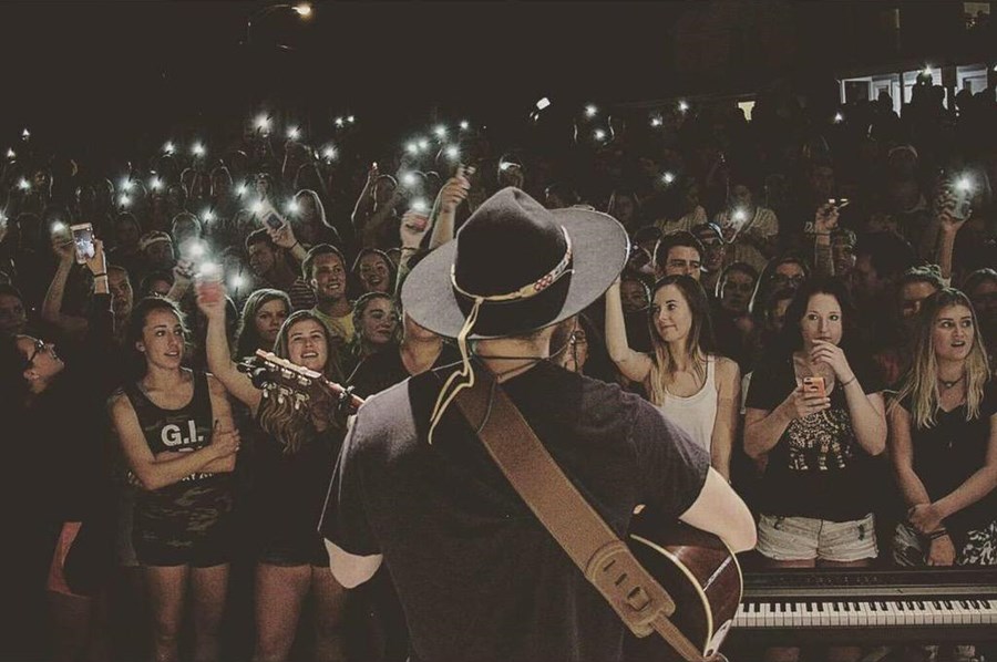 Mike Posner performing at ArtStreet Amphitheatre in Dayton, OH September 28, 2015
instagram.com/mikeposner
