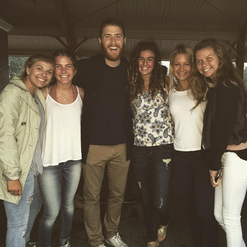 Mike Posner at Belle Isle Aquarium in Detroit, MI July 7, 2015
instagram.com/gabbscarv
