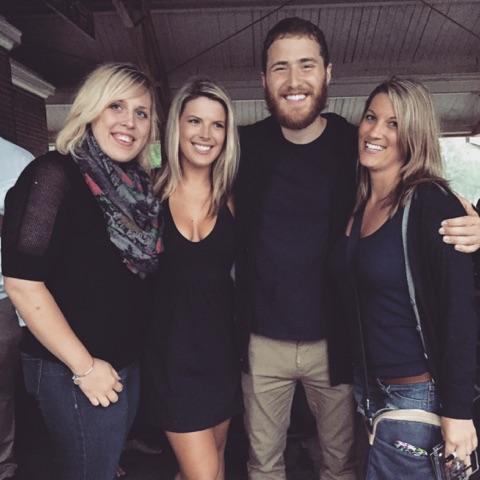 Mike Posner at Belle Isle Aquarium in Detroit, MI July 7, 2015
twitter.com/elyon412
