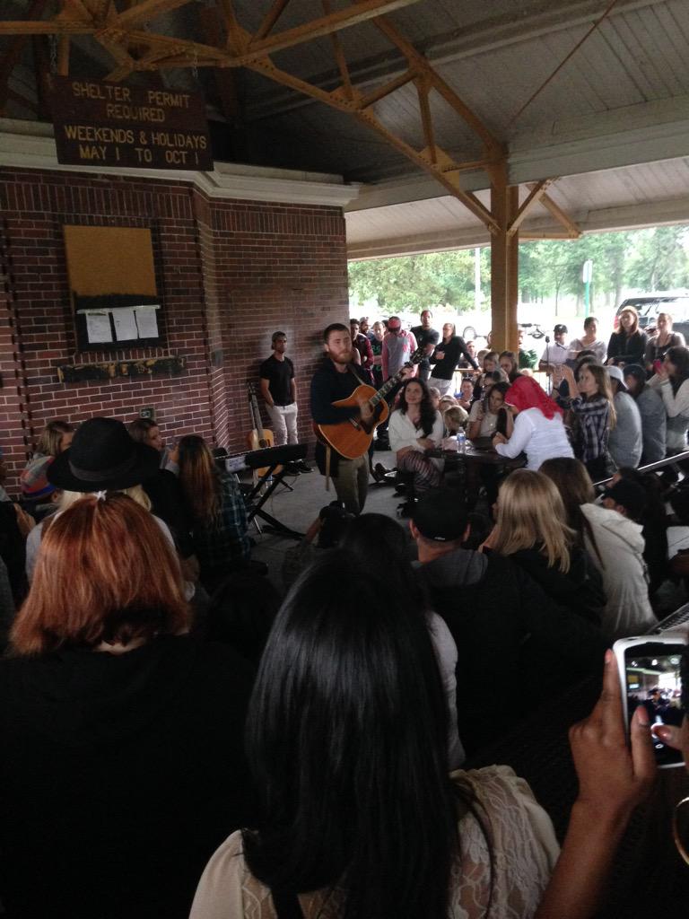 Mike Posner performing at Belle Isle Aquarium in Detroit, MI July 7, 2015
twitter.com/TayTayV44
