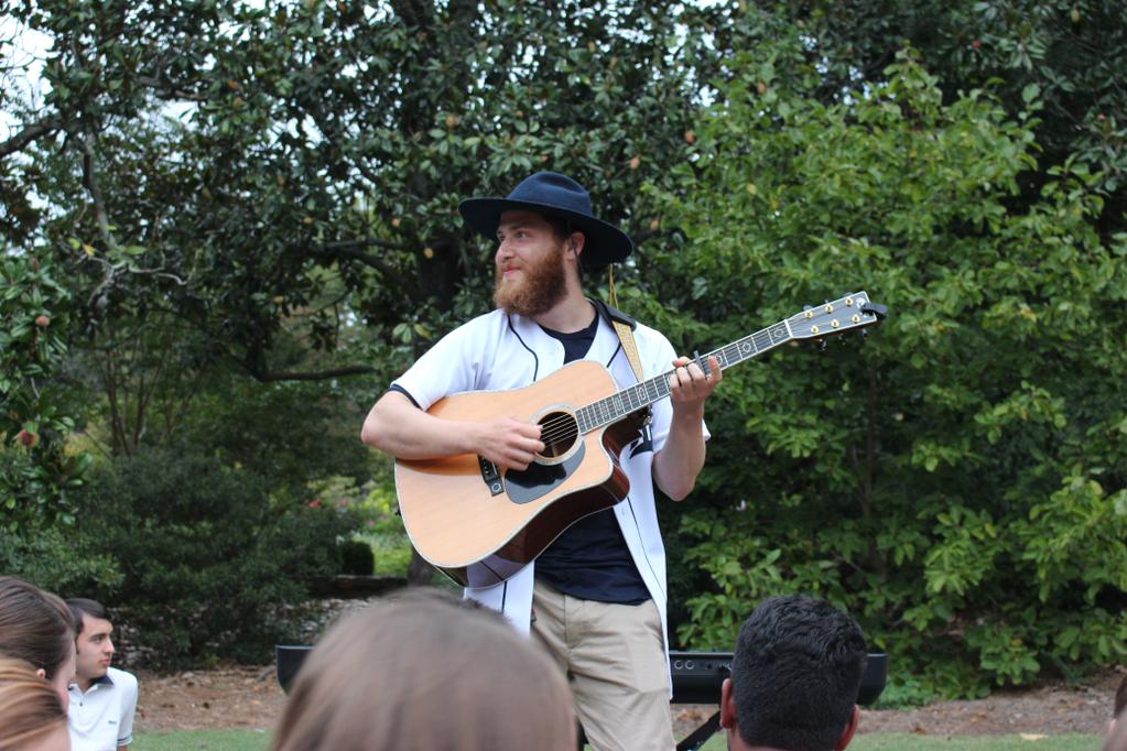 Mike Posner performing at Sarah P. Duke Gardens in Durham, NC September 22, 2015
twitter.com/Cody_Taylor__
