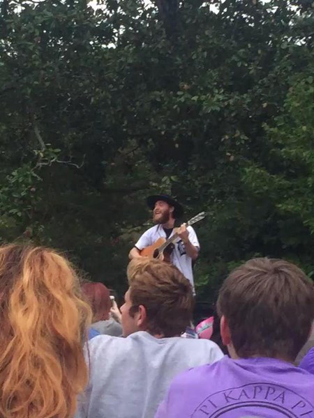 Mike Posner performing at Sarah P. Duke Gardens in Durham, NC September 22, 2015
twitter.com/lmp397
