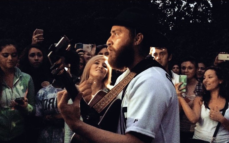 Mike Posner performing at Sarah P. Duke Gardens in Durham, NC September 22, 2015
instagram.com/aecoakley
