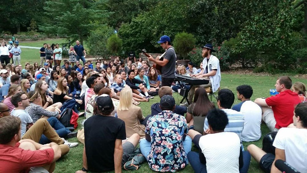 Mike Posner and Adam Friedman performing at Sarah P. Duke Gardens in Durham, NC September 22, 2015
instagram.com/adamfriedmanmusic
