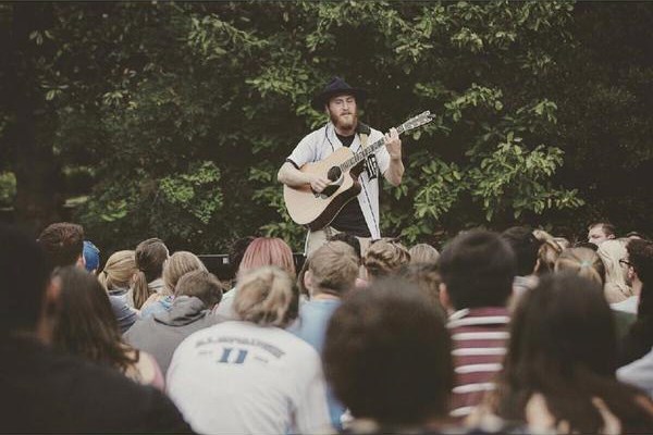 Mike Posner performing at Sarah P. Duke Gardens in Durham, NC September 22, 2015
twitter.com/MikePosner
