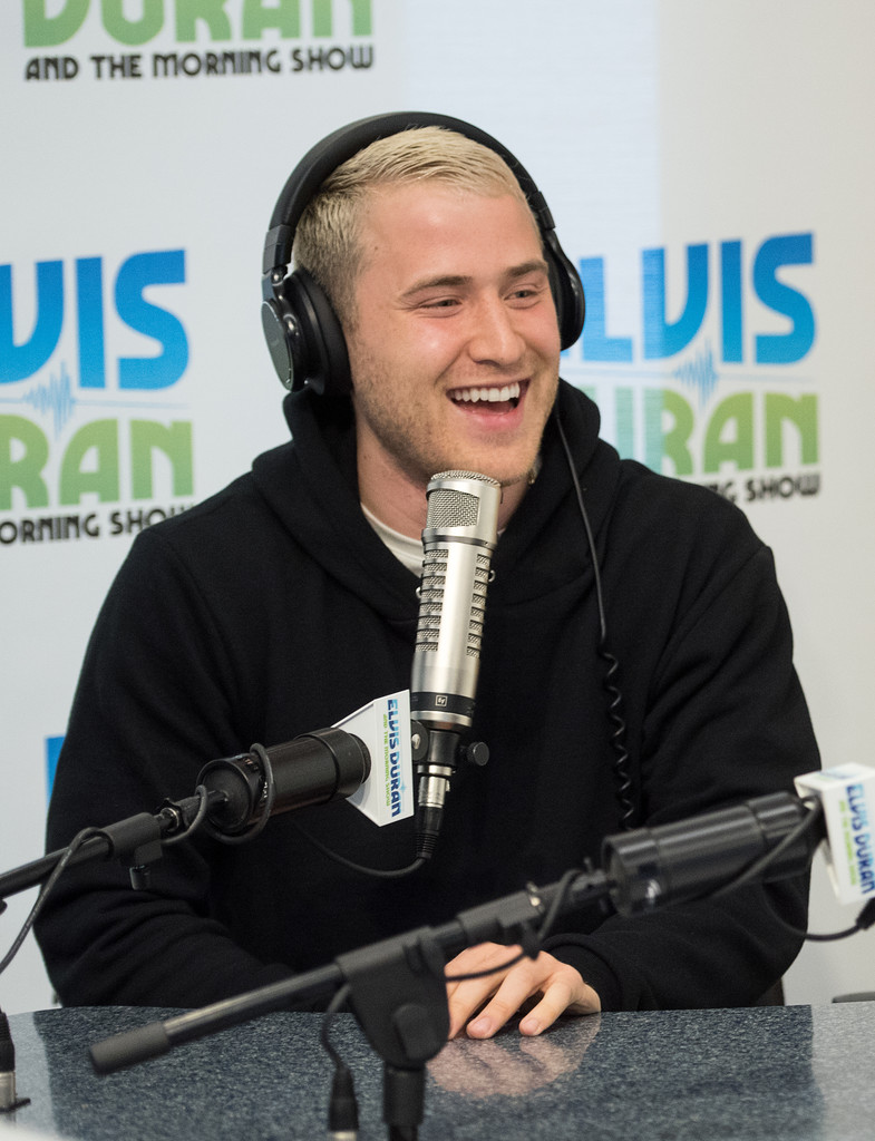 Elvis-Duran-Morning-Show-02292016-5.jpg