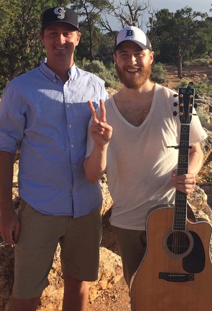 Mike Posner at the Grand Canyon in Grand Canyon Village, AZ June 28, 2015
twitter.com/Kgall89
