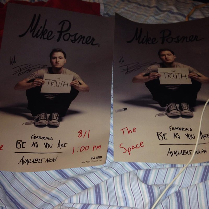 Mike Posner autographed posters at The Space in Hamden, NJ August 1, 2015
instagram.com/emocobra666
