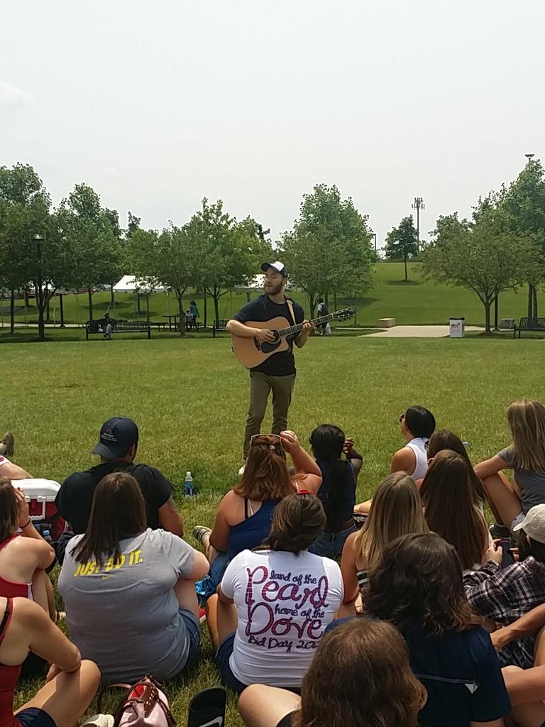 Mike Posner performing at White River State Park in Indianapolis, IN July 4, 2015
twitter.com/dworky10
