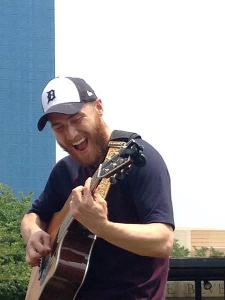 Mike Posner performing at White River State Park in Indianapolis, IN July 4, 2015
twitter.com/JohnRipke20
