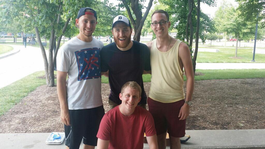 Mike Posner at White River State Park in Indianapolis, IN July 4, 2015
twitter.com/Little_Bit_617
