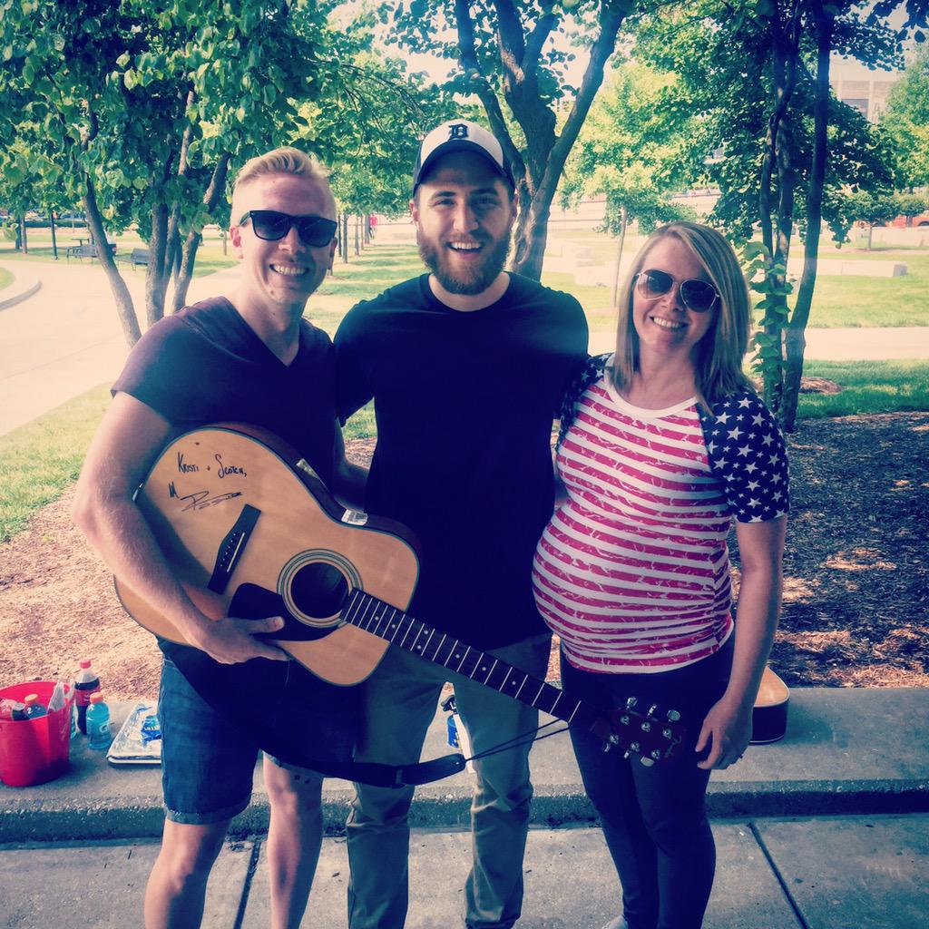 Mike Posner at White River State Park in Indianapolis, IN July 4, 2015
twitter.com/optimKRISTIc
