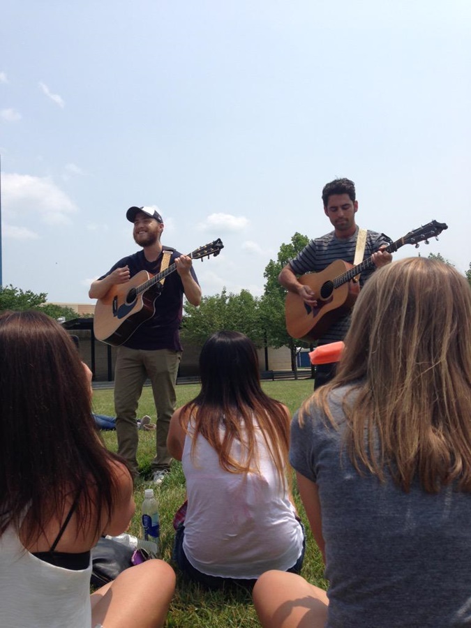 Mike Posner and Adam Friedman performing at White River State Park in Indianapolis, IN July 4, 2015
twitter.com/notoriousZ03
