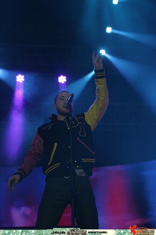 Mike Posner performing at Java Soulnation Festival in Jakarta, Indonesia on 9/24/11
flickr.com/photos/jazzuality

