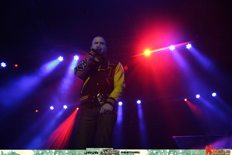 Mike Posner performing at Java Soulnation Festival in Jakarta, Indonesia on 9/24/11
flickr.com/photos/jazzuality
