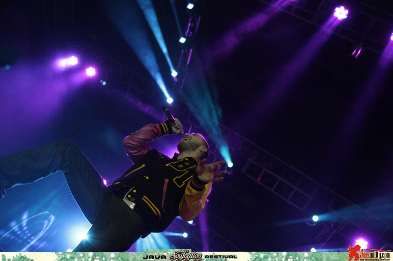 Mike Posner performing at Java Soulnation Festival in Jakarta, Indonesia on 9/24/11
flickr.com/photos/jazzuality
