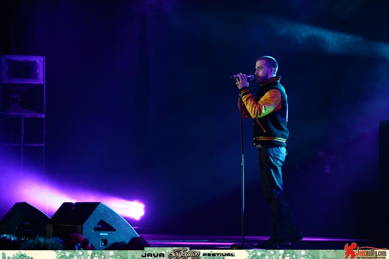 Mike Posner performing at Java Soulnation Festival in Jakarta, Indonesia on 9/24/11
flickr.com/photos/jazzuality
