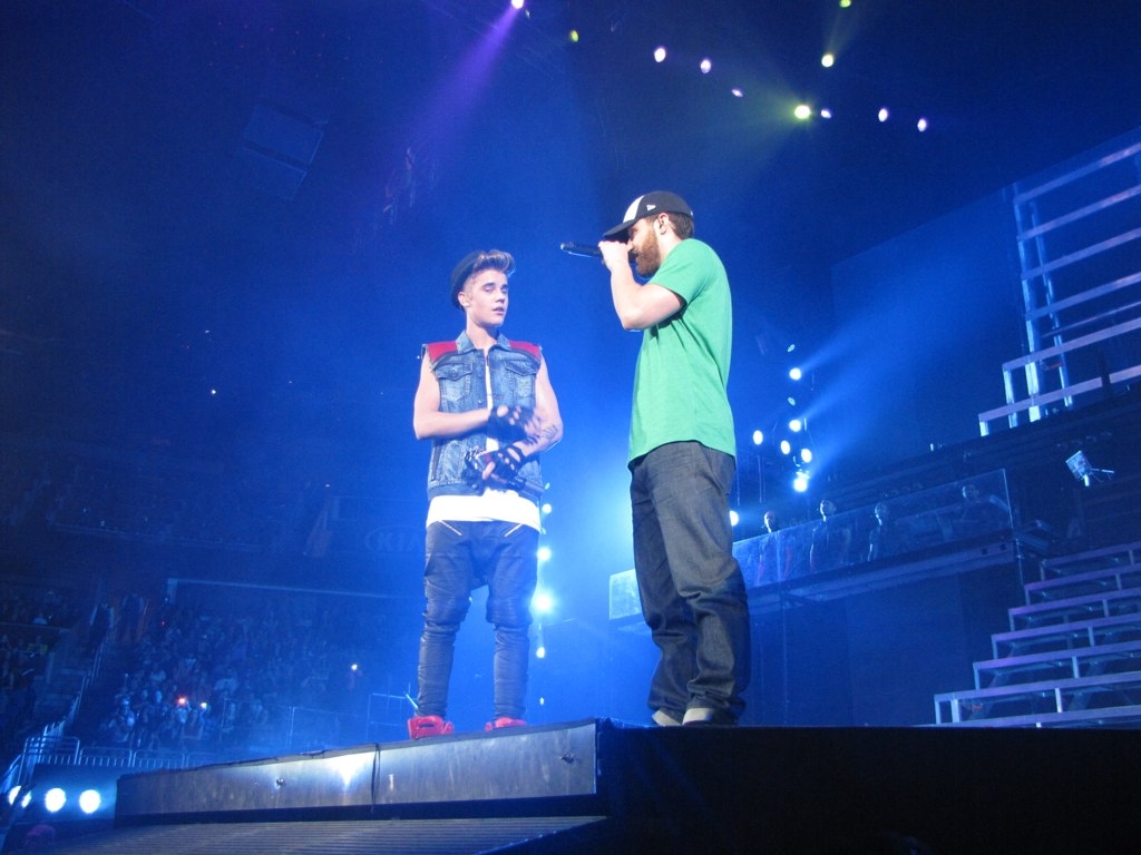 Justin Bieber brings out Mike Posner on stage to perform 1/25/13
Photo by Jane Audrino
