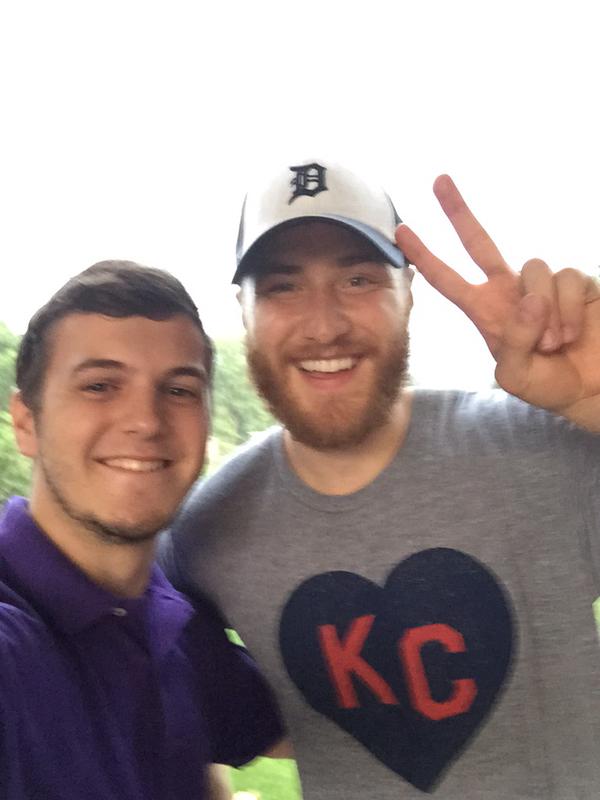 Mike Posner at Loose Park in Kansas City, MO July 2, 2015
twitter.com/MattyMayne
