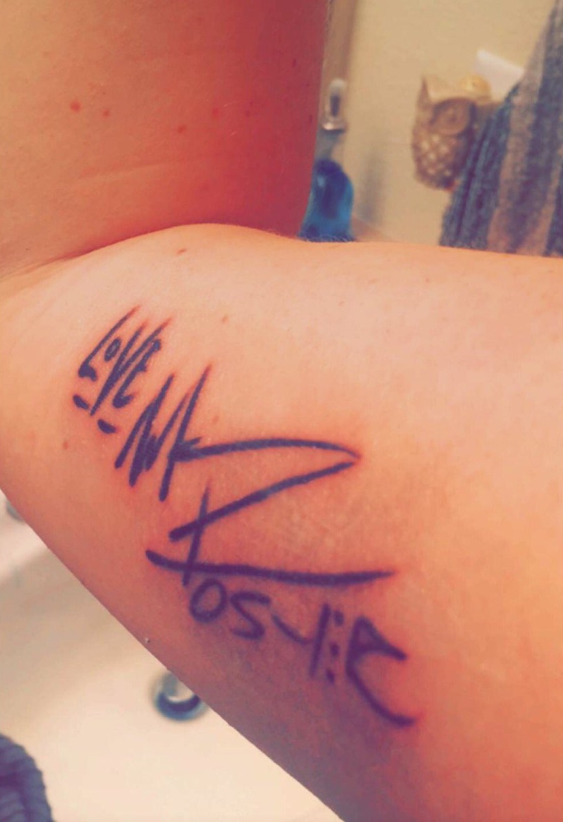Courtney's Mike Posner signature tattoo
