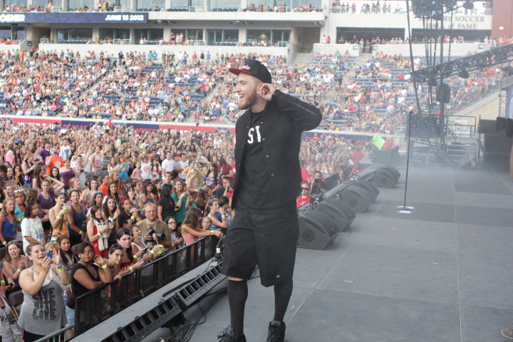 Mike-Posner-B96-SummerBash-2012-1.jpg