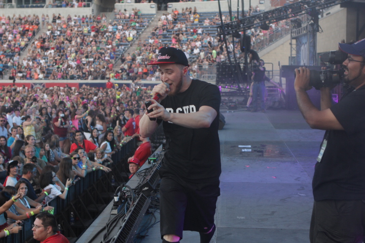 Mike-Posner-B96-SummerBash-2012-16.jpg