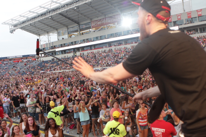 Mike-Posner-B96-SummerBash-2012-17.jpg