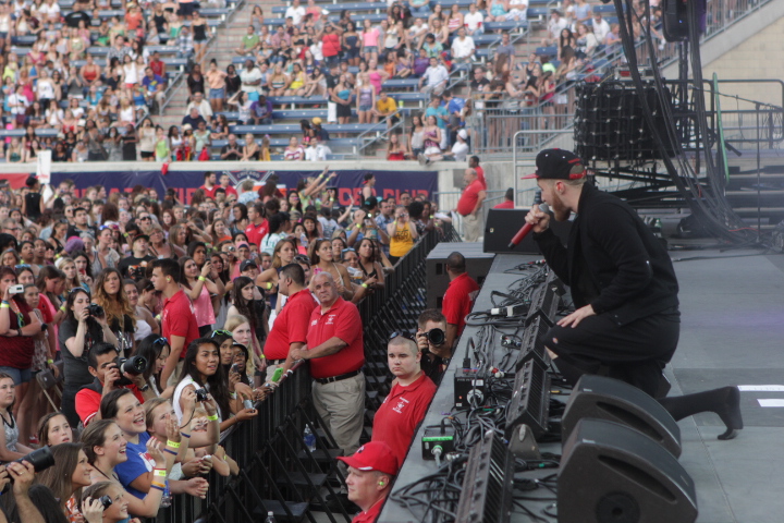 Mike-Posner-B96-SummerBash-2012-2.jpg